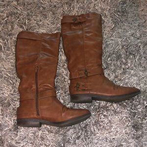Women’s brown boots